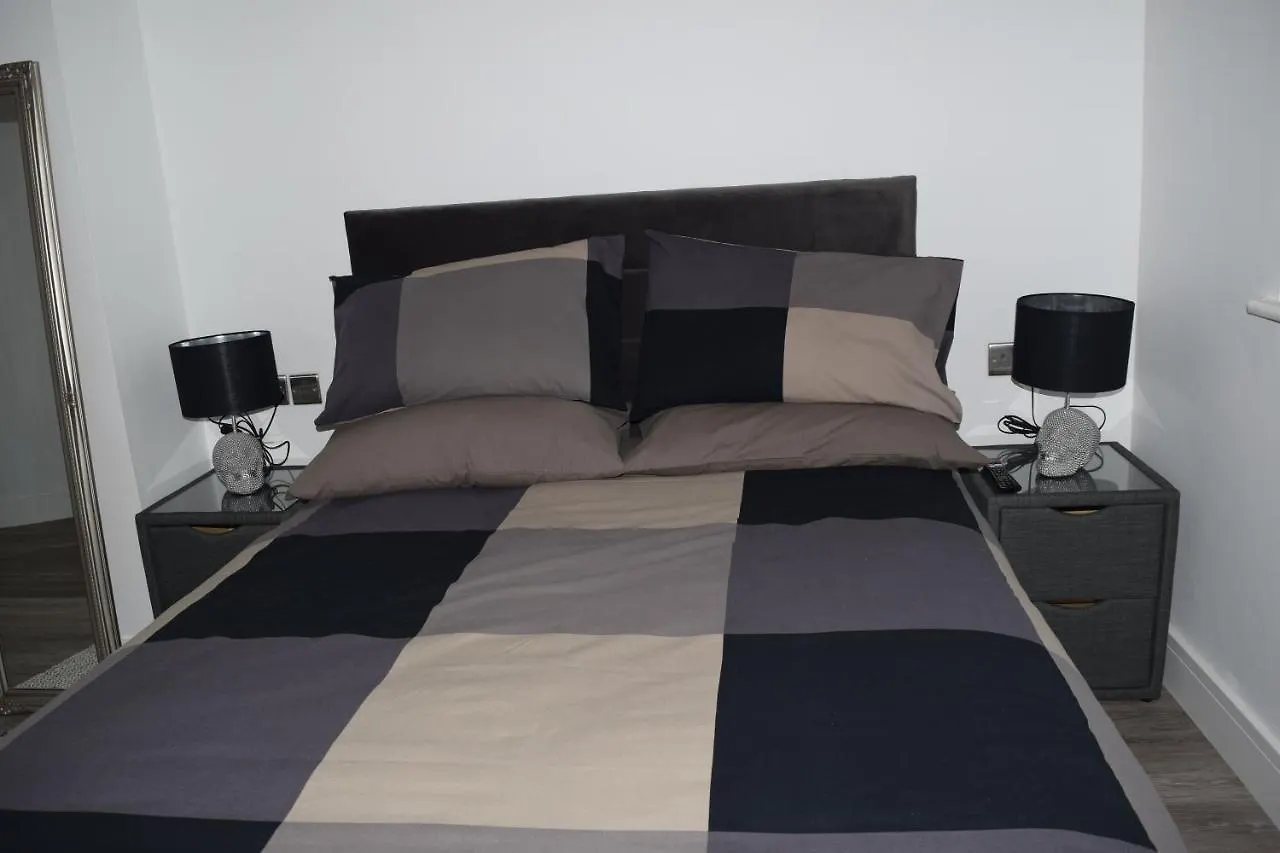 Apartamento Airport Padzzz Wythenshawe Habitación en casa particular